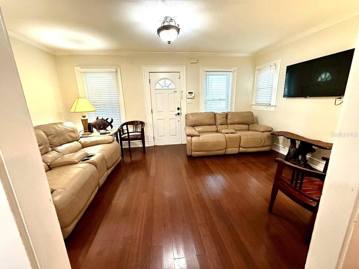 Front Door Living Room - 1407 E RIDGEWOOD ST, ORLANDO