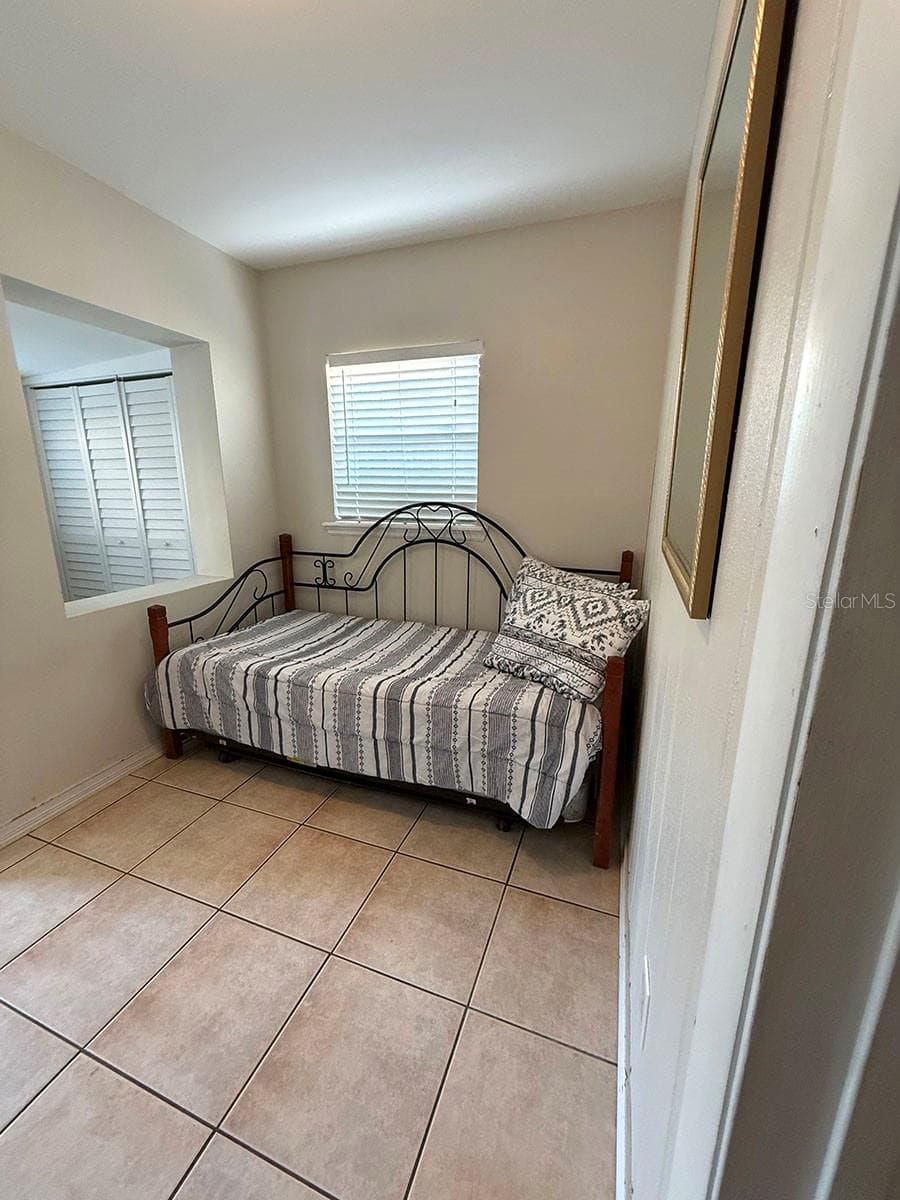 Cottage Living Room - 1407 E RIDGEWOOD ST, ORLANDO