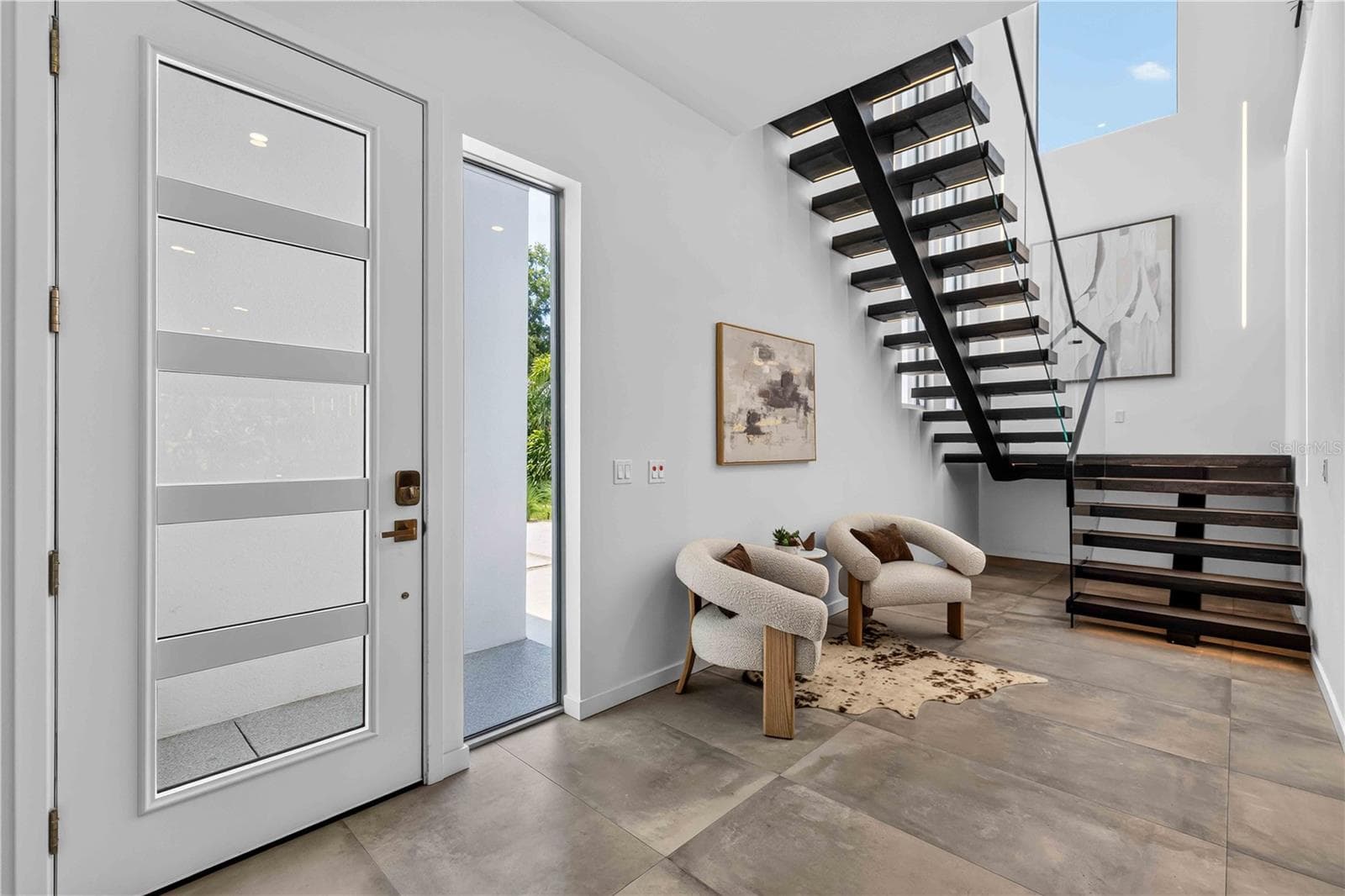 Single Family Residence at 2419 HILLVIEW ST, SARASOTA, photo 4 of 62