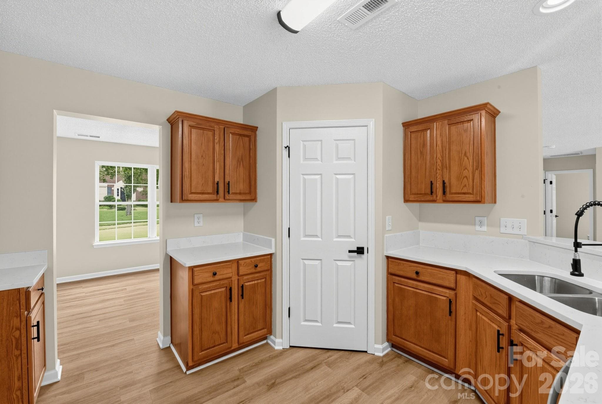 Single Family Residence at 1034 Chalk Hill Lane, Charlotte, photo 10 of 28