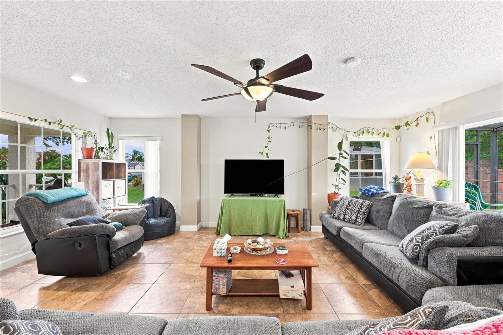 Living Room - 611 ABACO CT, KISSIMMEE