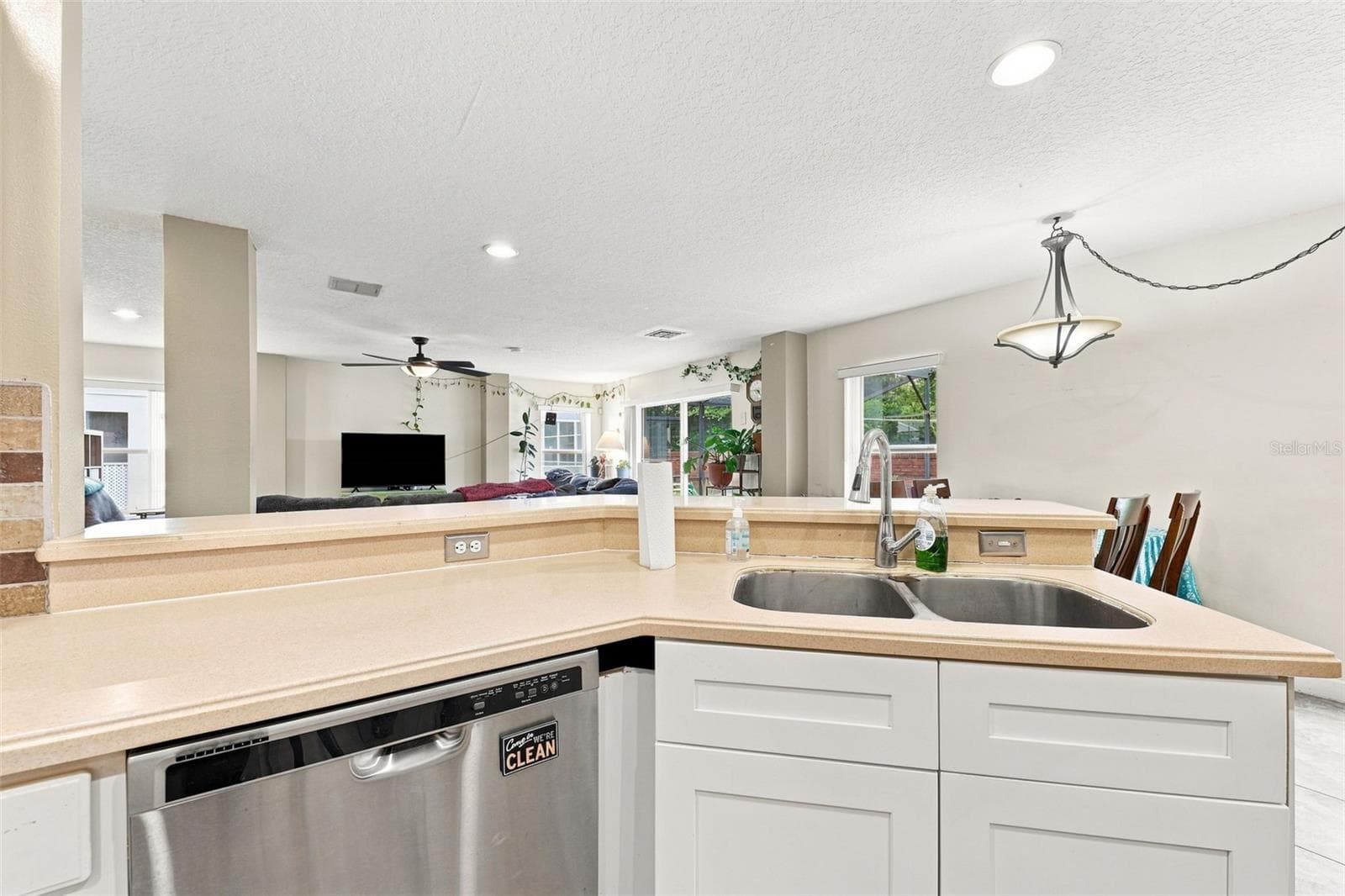 Kitchen - 611 ABACO CT, KISSIMMEE