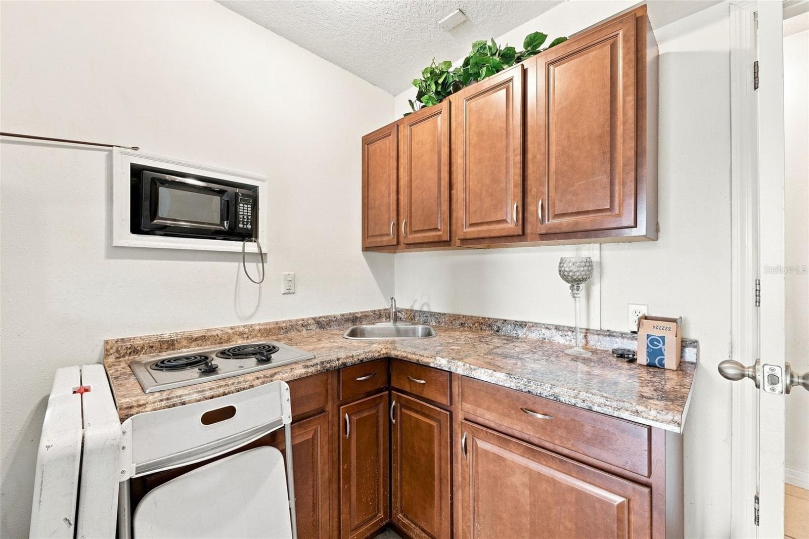 Garage Studio Apartment Kitchenette - 611 ABACO CT, KISSIMMEE