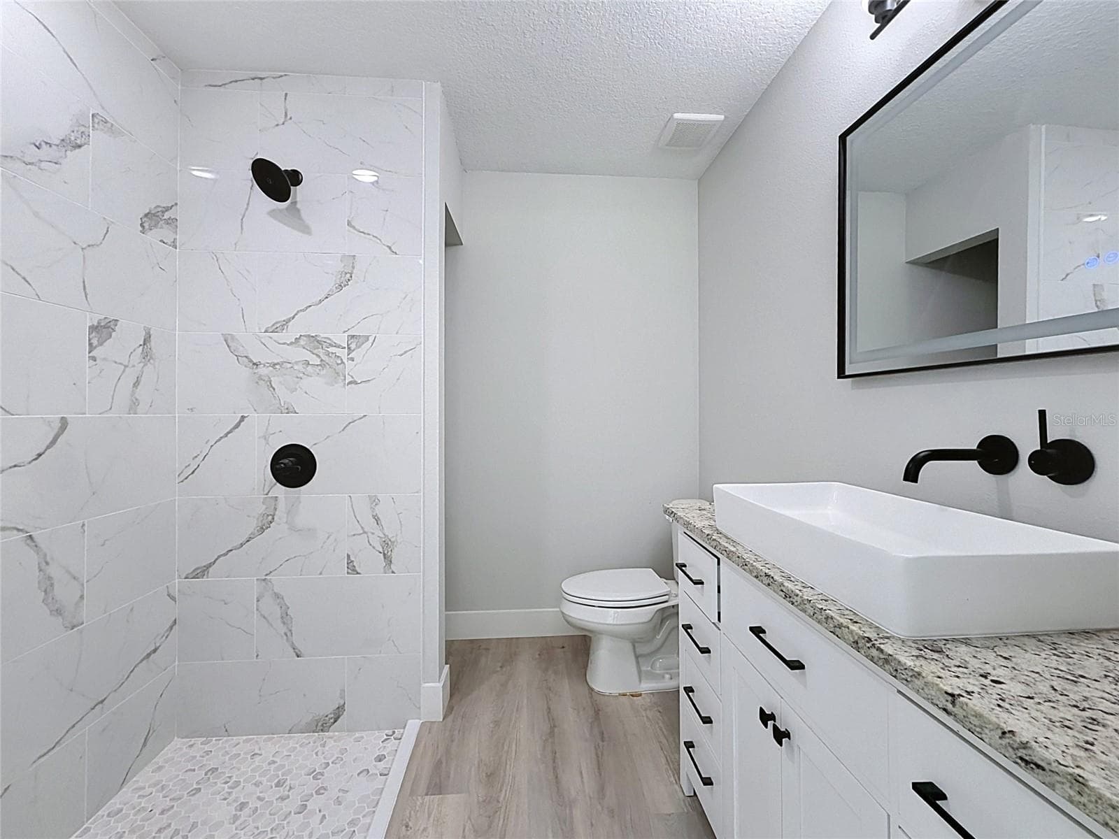 Master bedroom shower - 12728 SE 102ND TER, BELLEVIEW
