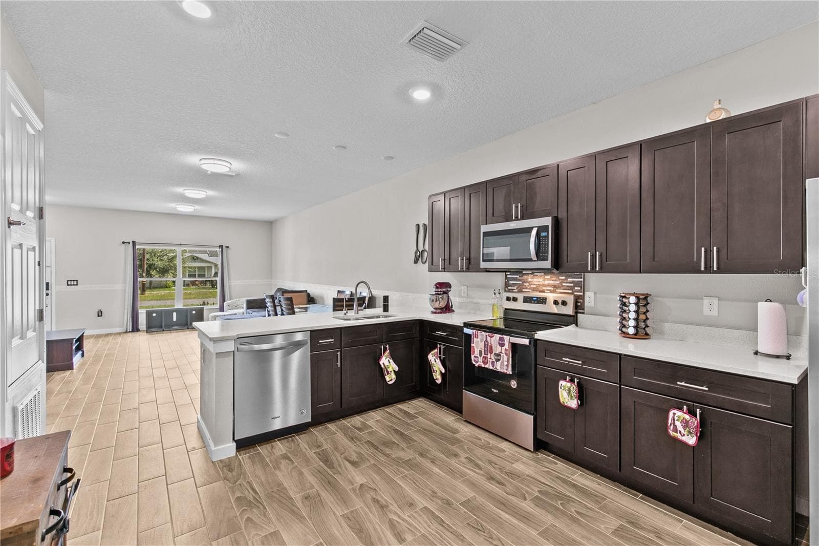 Half Duplex at 214 W 15TH ST, APOPKA, photo 11 of 34