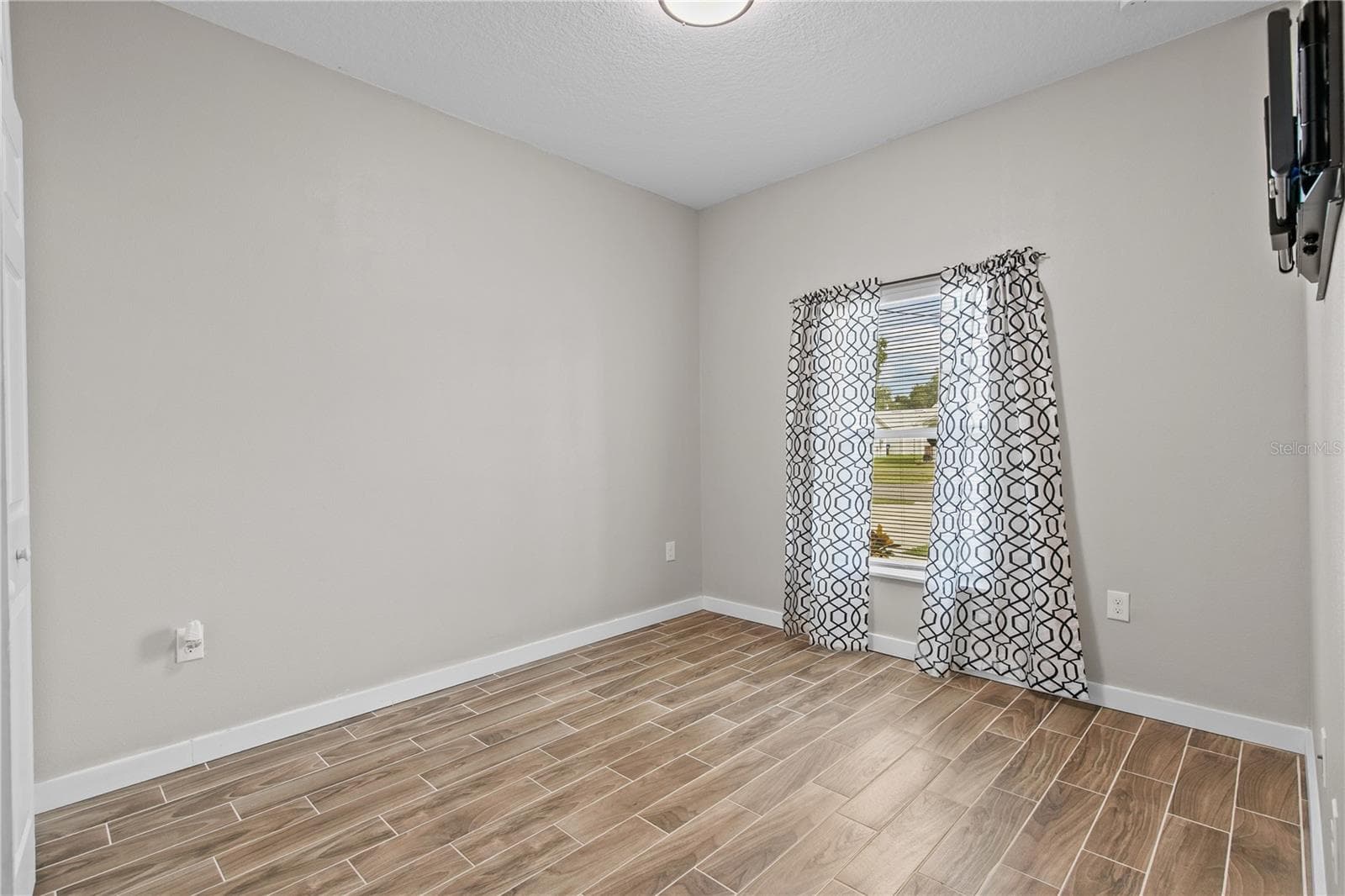 Half Duplex at 214 W 15TH ST, APOPKA, photo 19 of 34