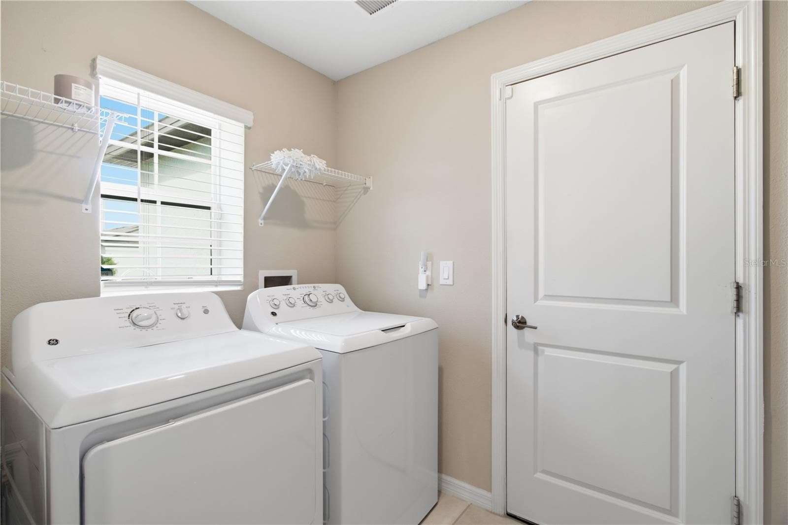 Single Family Residence at 10331 BLUE PLUME CT, RIVERVIEW, photo 12 of 57