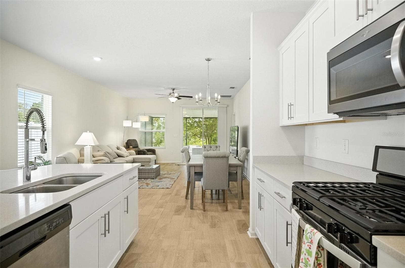 Open Kitchen - 88 BIRDIE WAY, BUNNELL