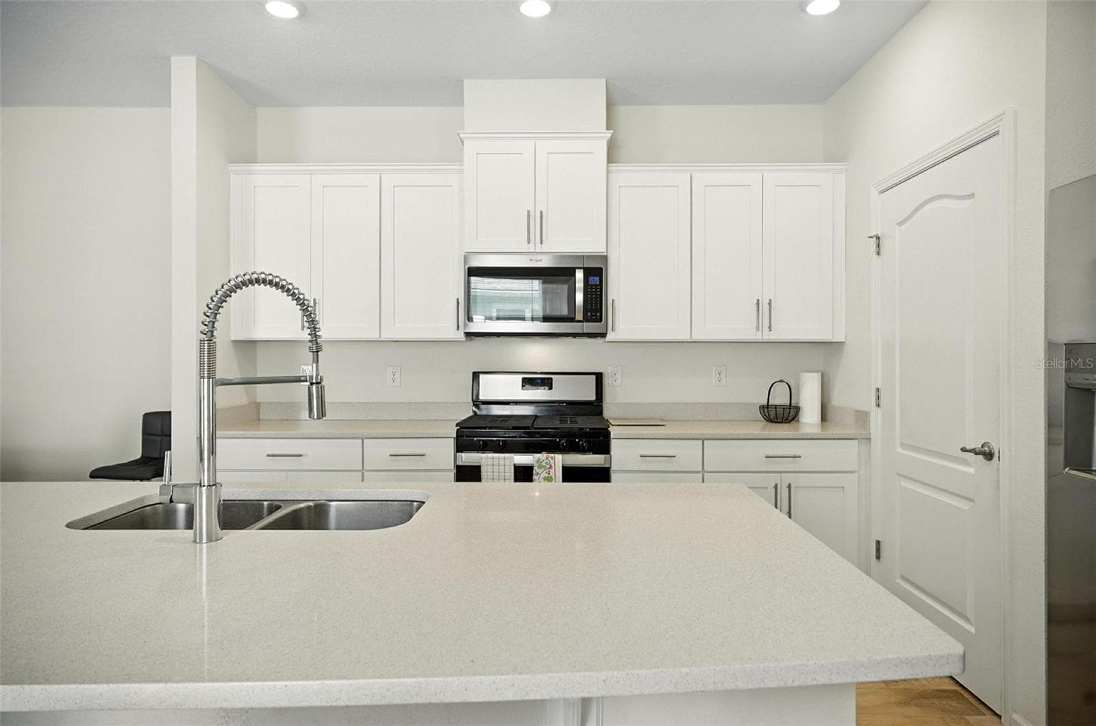 Open Kitchen - 88 BIRDIE WAY, BUNNELL