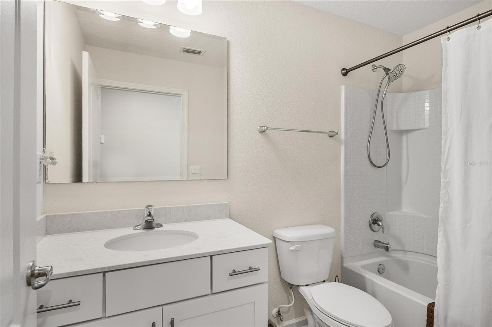 Guest Bathroom - 88 BIRDIE WAY, BUNNELL