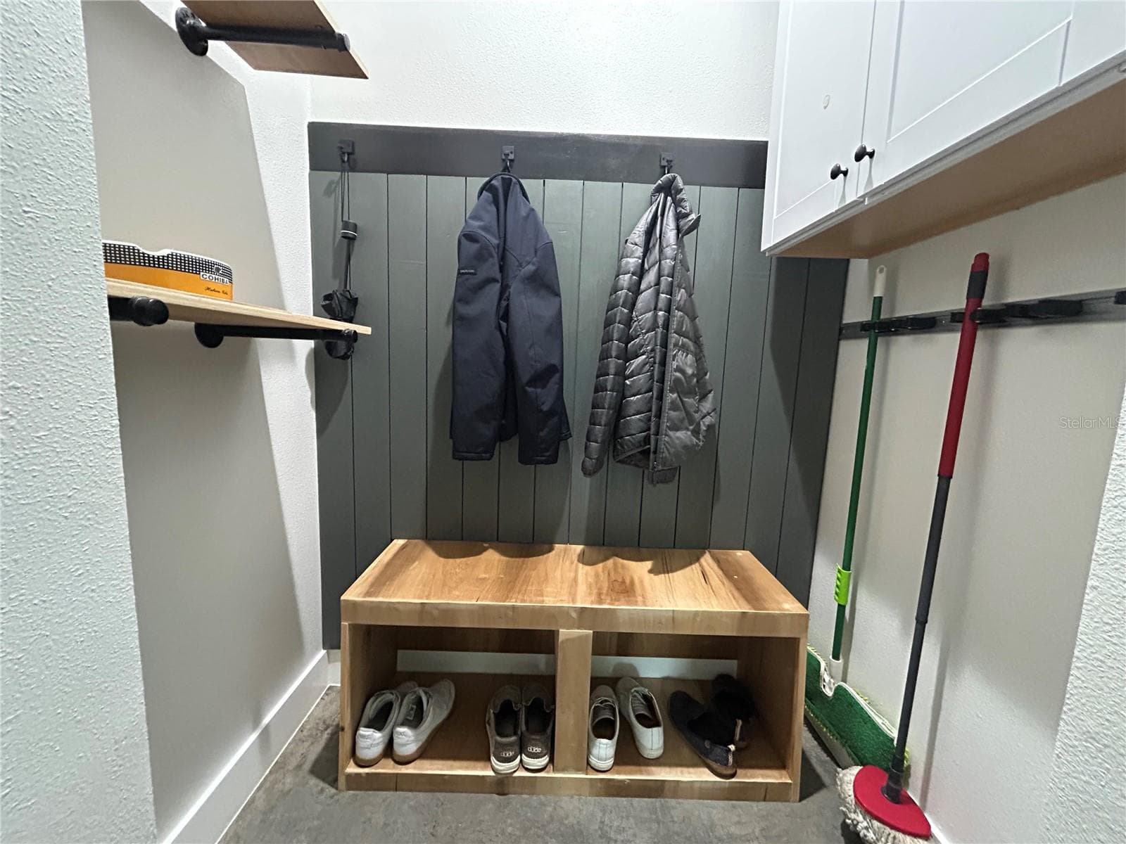 Mud Room - 19512 MAJESTIC ST, ORLANDO