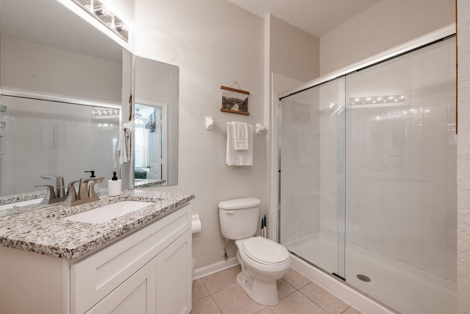 Full en-suite bath. - 2778 ALMATON LOOP #204, KISSIMMEE