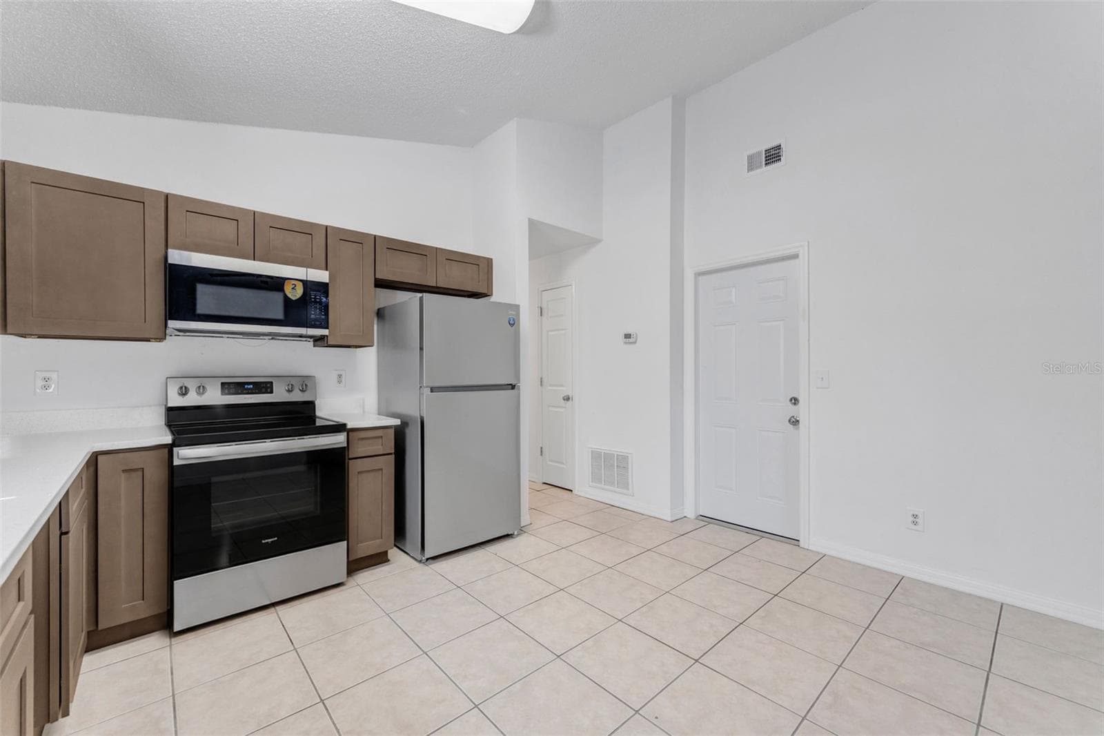 Single Family Residence at 6115 SAND KEY LN, WESLEY CHAPEL, photo 8 of 33