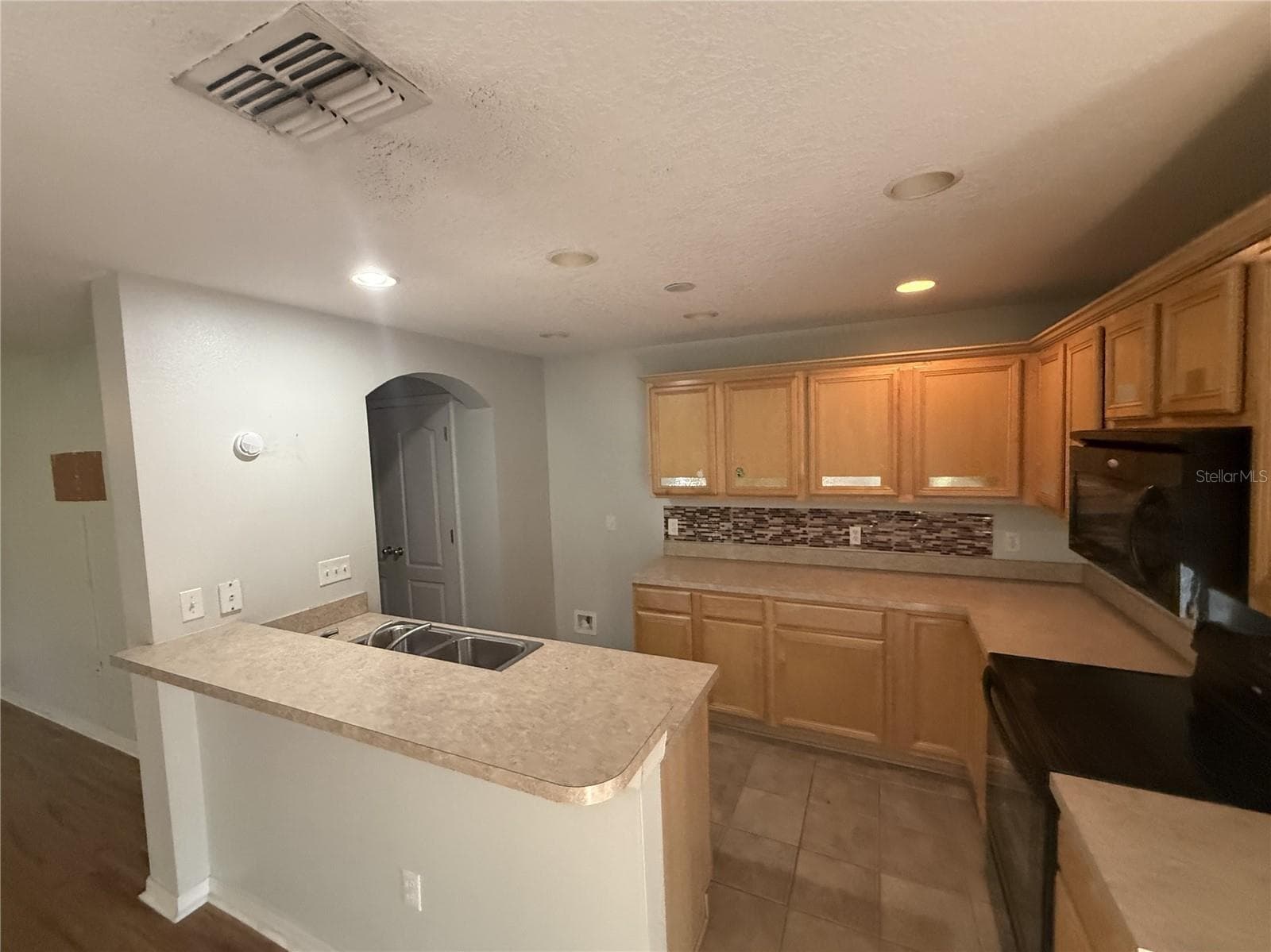 Townhouse at 4521 LIMERICK DR, TAMPA, photo 6 of 19