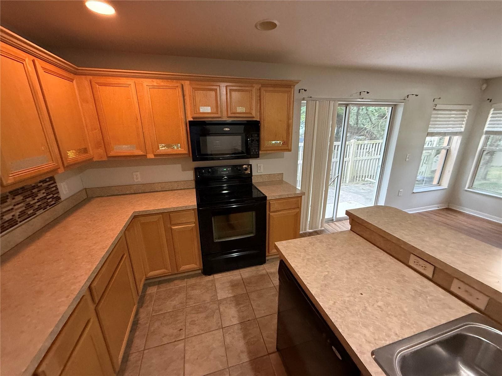 Townhouse at 4521 LIMERICK DR, TAMPA, photo 7 of 19