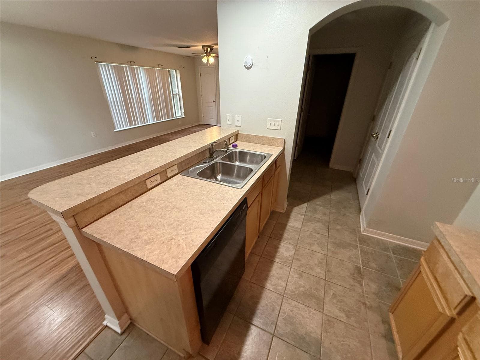 Townhouse at 4521 LIMERICK DR, TAMPA, photo 8 of 19