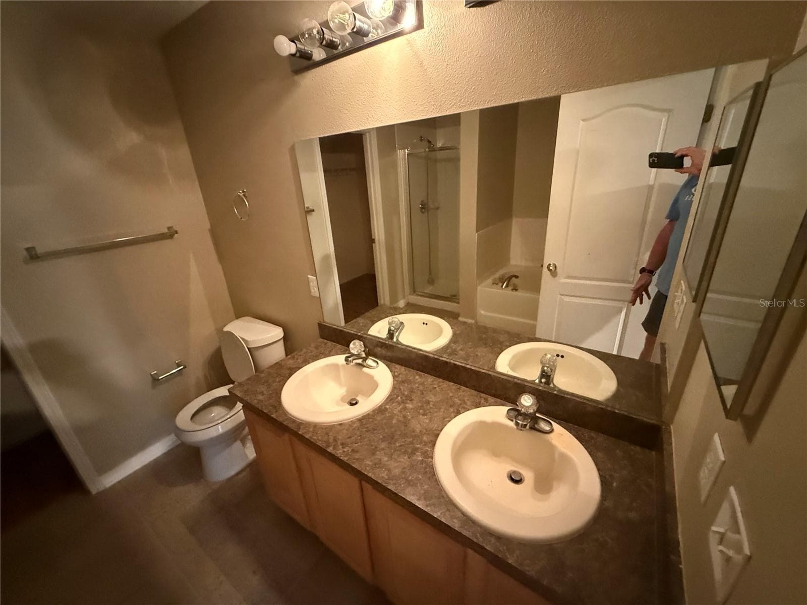 Townhouse at 4521 LIMERICK DR, TAMPA, photo 11 of 19