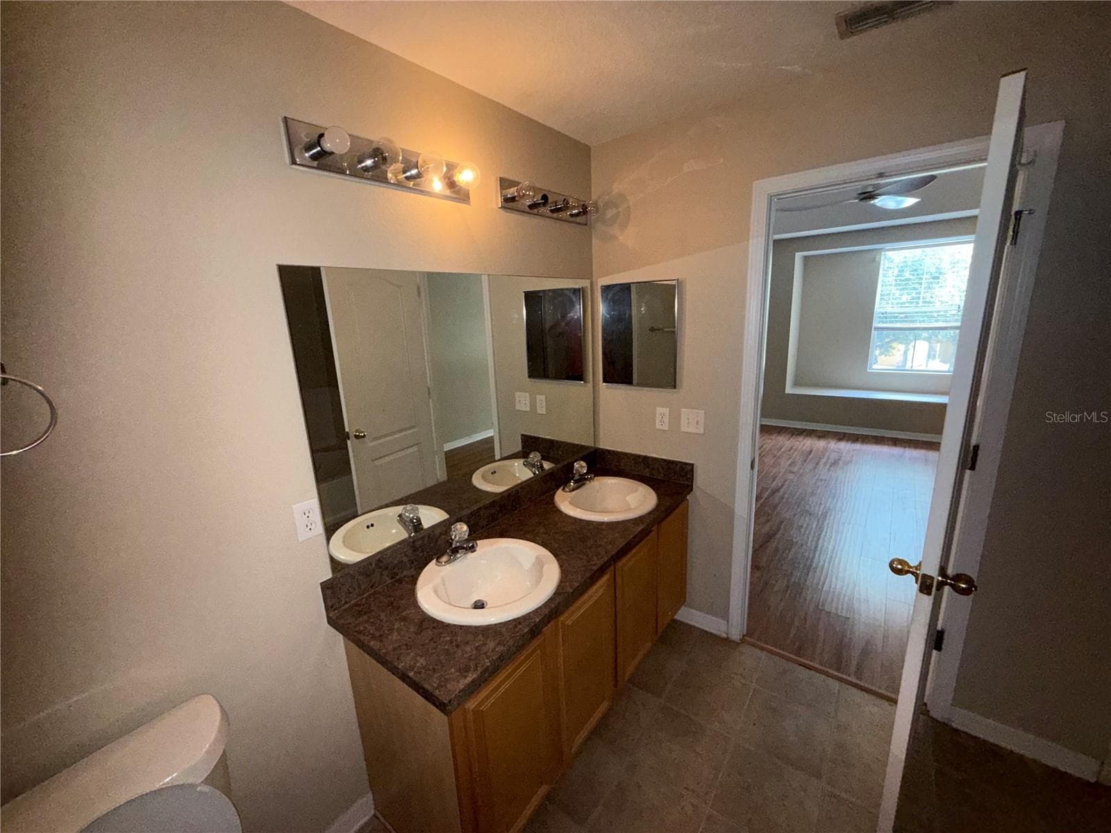 Townhouse at 4521 LIMERICK DR, TAMPA, photo 15 of 19