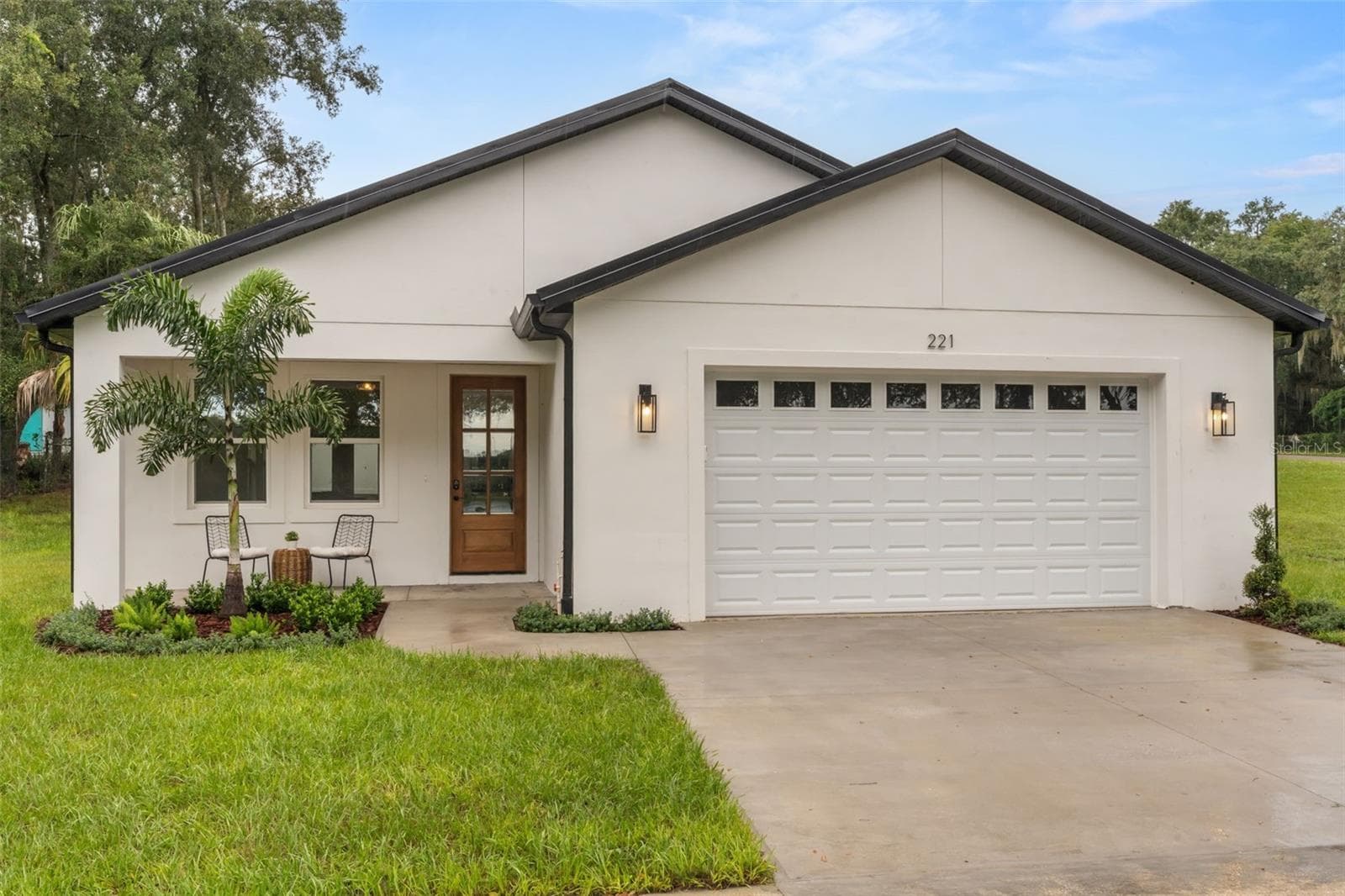 221 S SUNSET AVE