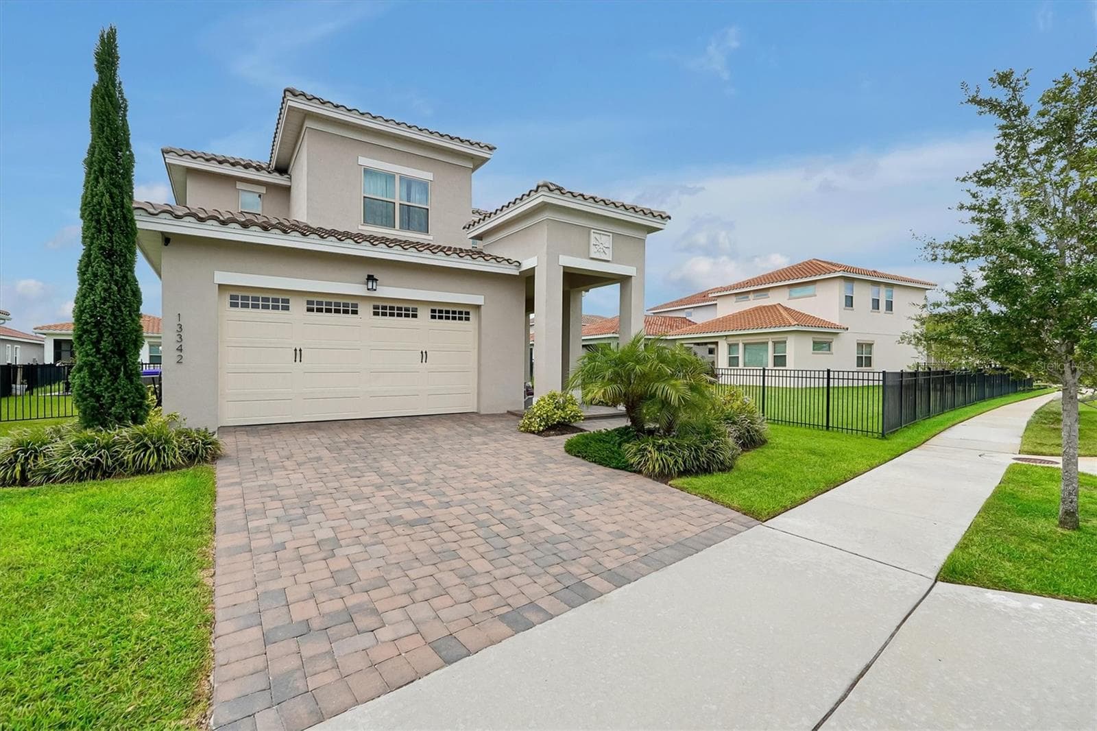 Single Family Residence at 13342 BROMBOROUGH DR, ORLANDO, photo 2 of 74