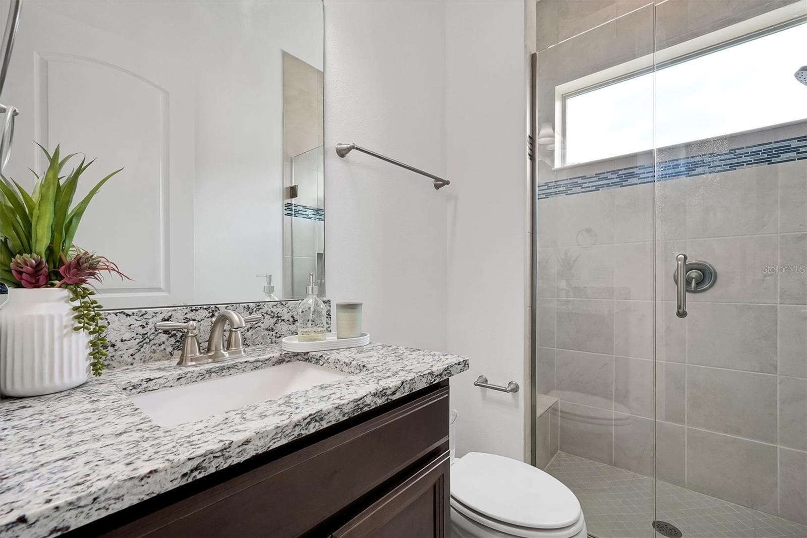 Single Family Residence at 13342 BROMBOROUGH DR, ORLANDO, photo 21 of 74