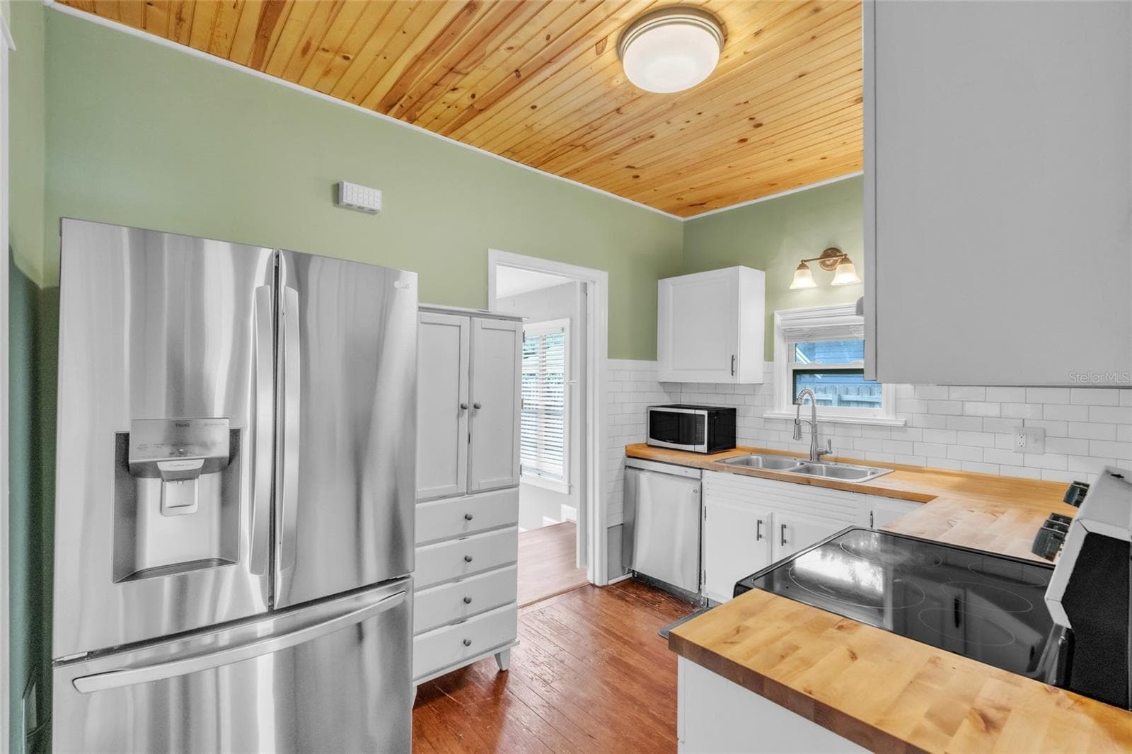 Single Family Residence at 5706 N CHEROKEE AVE, TAMPA, photo 11 of 39