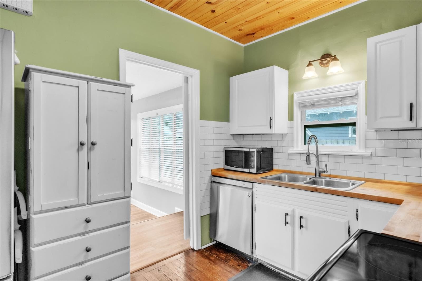 Single Family Residence at 5706 N CHEROKEE AVE, TAMPA, photo 13 of 39