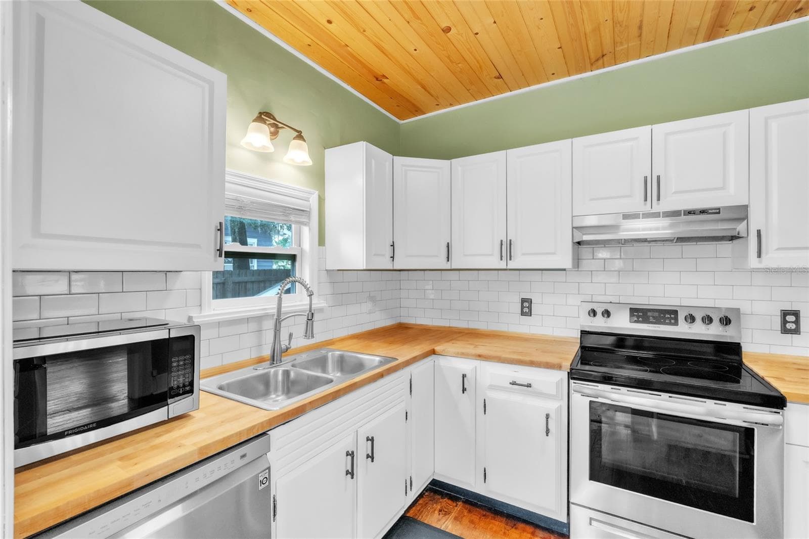 Single Family Residence at 5706 N CHEROKEE AVE, TAMPA, photo 15 of 39