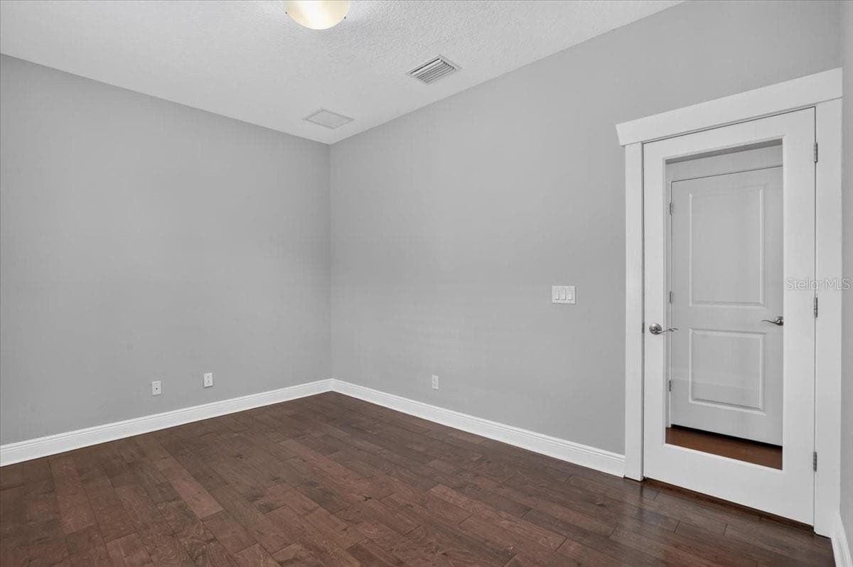 Office/Flex Space - 3615 W RENELLIE CIR, TAMPA