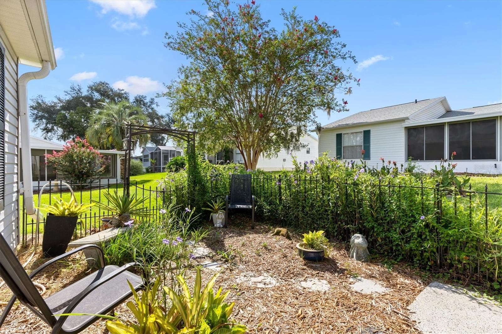 GATED OUTSIDE GARDEN OR PET AREA - 1426 JUAREZ PL, THE VILLAGES