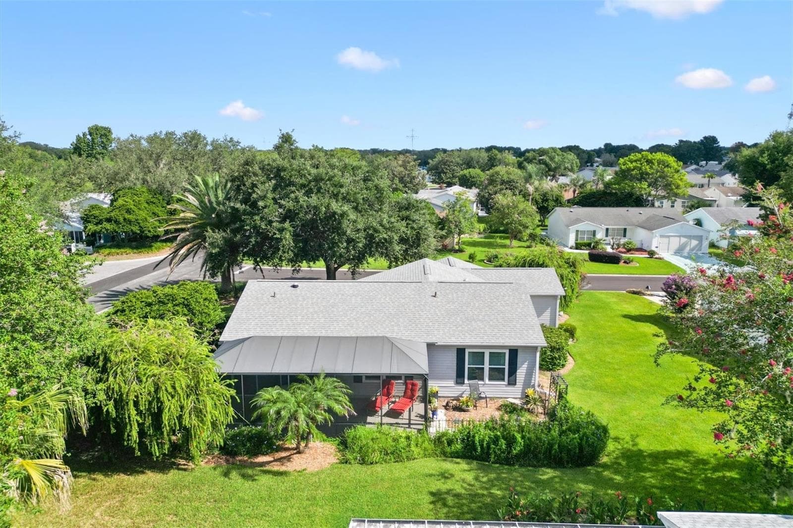SCREENED IN LANAI AND OUTSIDE FENCED IN GARDEN AREA OR PET AREA - 1426 JUAREZ PL, THE VILLAGES