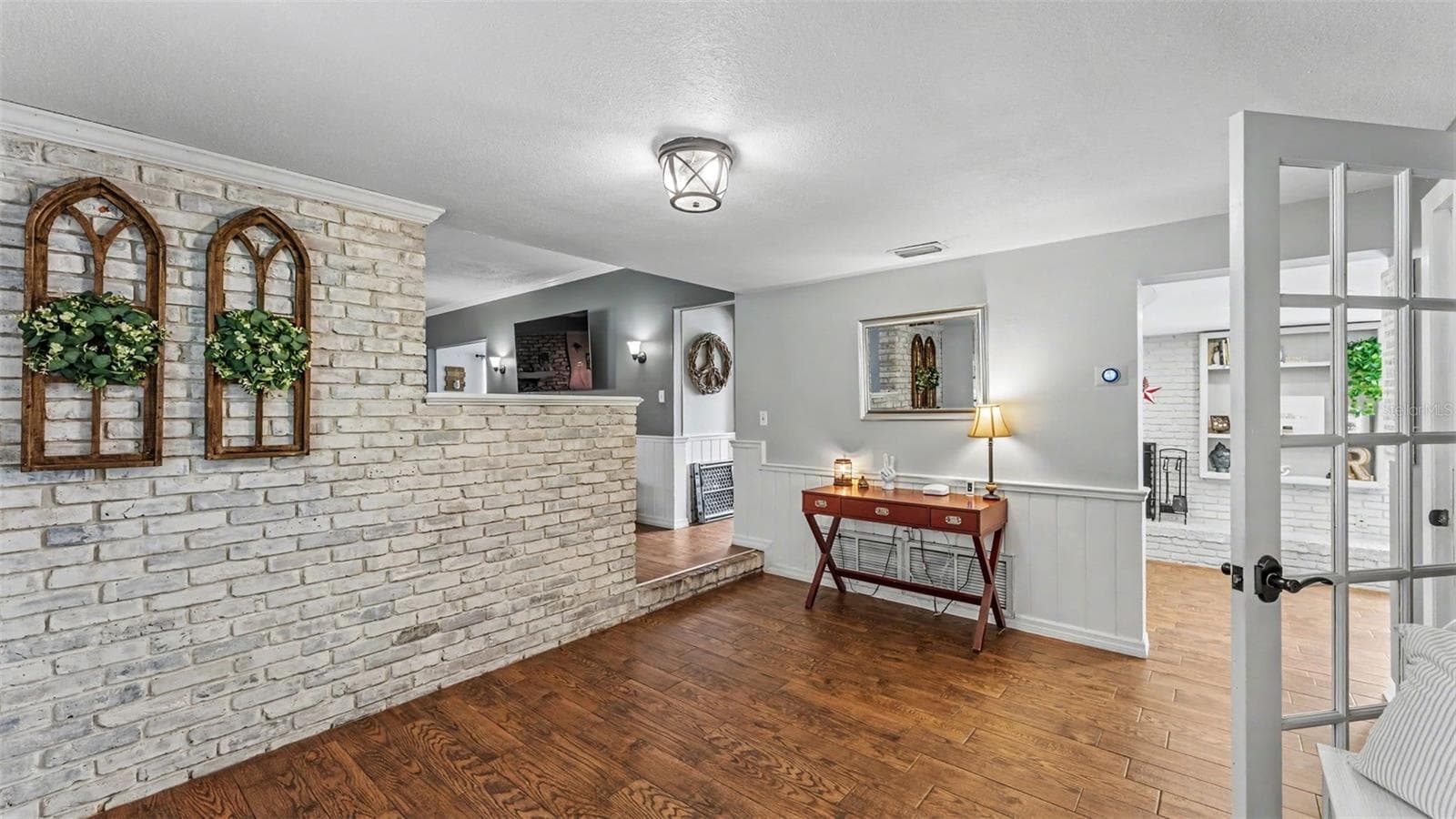 entry way- family room on the left - 2406 LAKE ELLA RD, FRUITLAND PARK