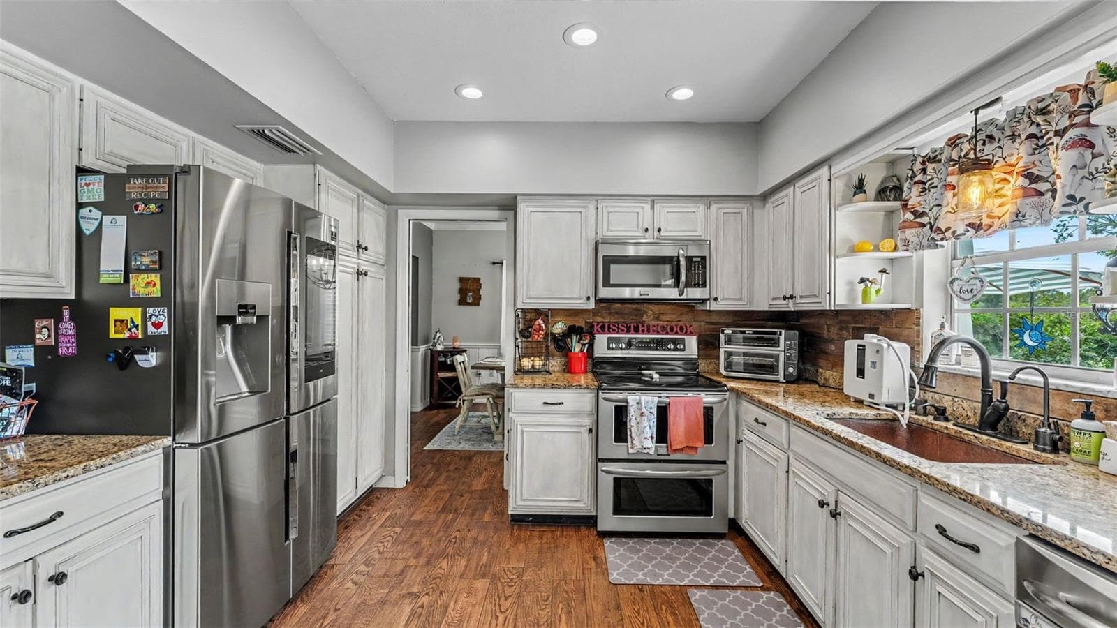 kitchen- dining room behind - 2406 LAKE ELLA RD, FRUITLAND PARK