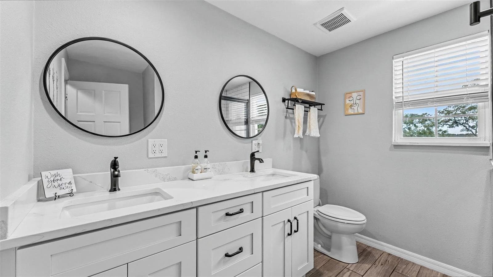 upstairs bathroom - 2406 LAKE ELLA RD, FRUITLAND PARK