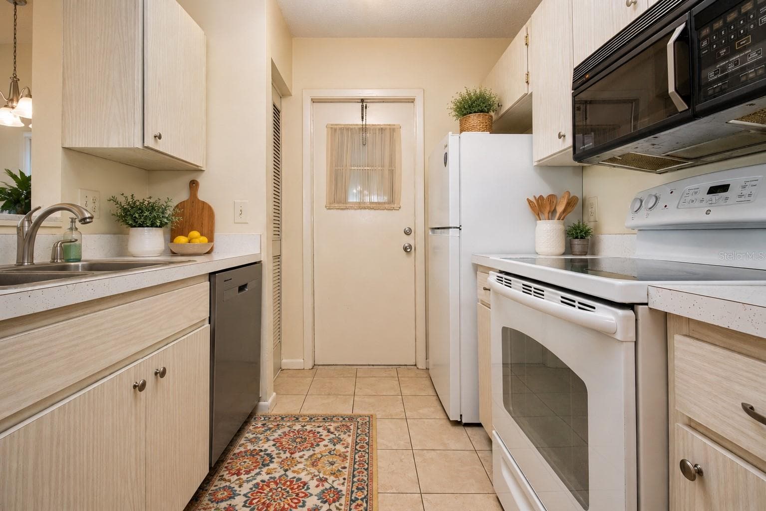 Staged Kitchen - 701 READING PL, SUN CITY CENTER