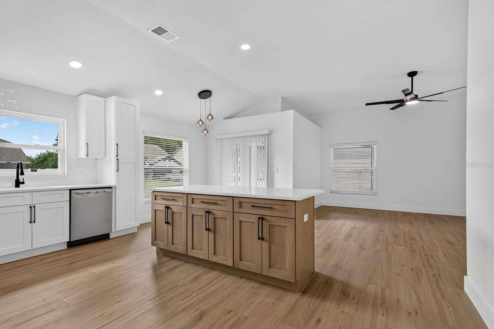 Single Family Residence at 7737 MARBELLA CREEK AVE, TAMPA, photo 8 of 22