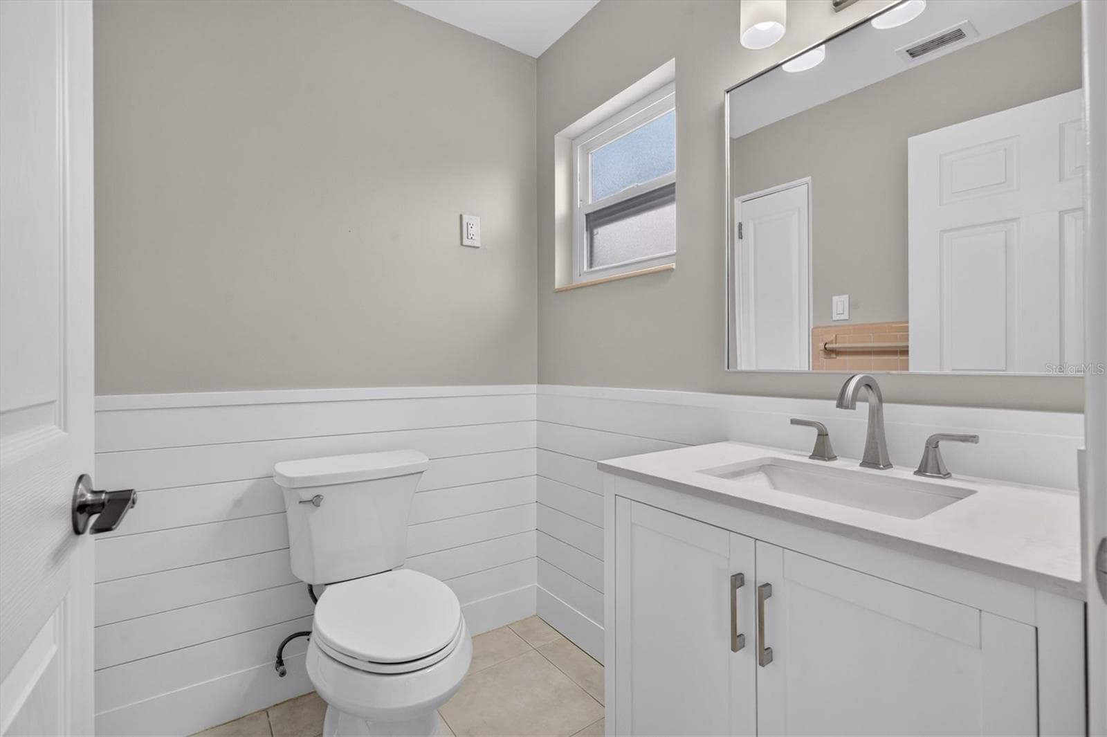 Single Family Residence at 541 LILLIAN DR, MADEIRA BEACH, photo 32 of 61