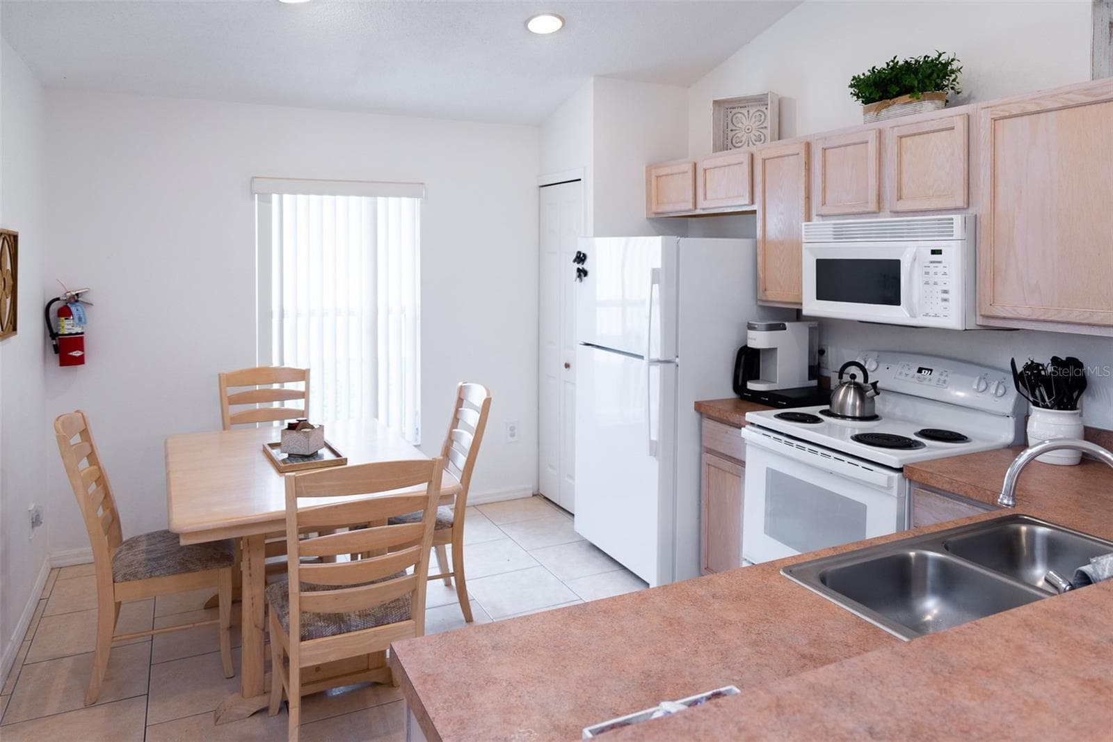 Single Family Residence at 128 PINE CONE DR, DAVENPORT, photo 8 of 30