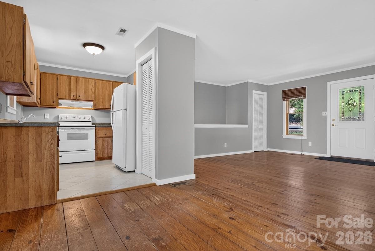Single Family Residence at 187 Caledonia Road, Landrum, photo 14 of 30