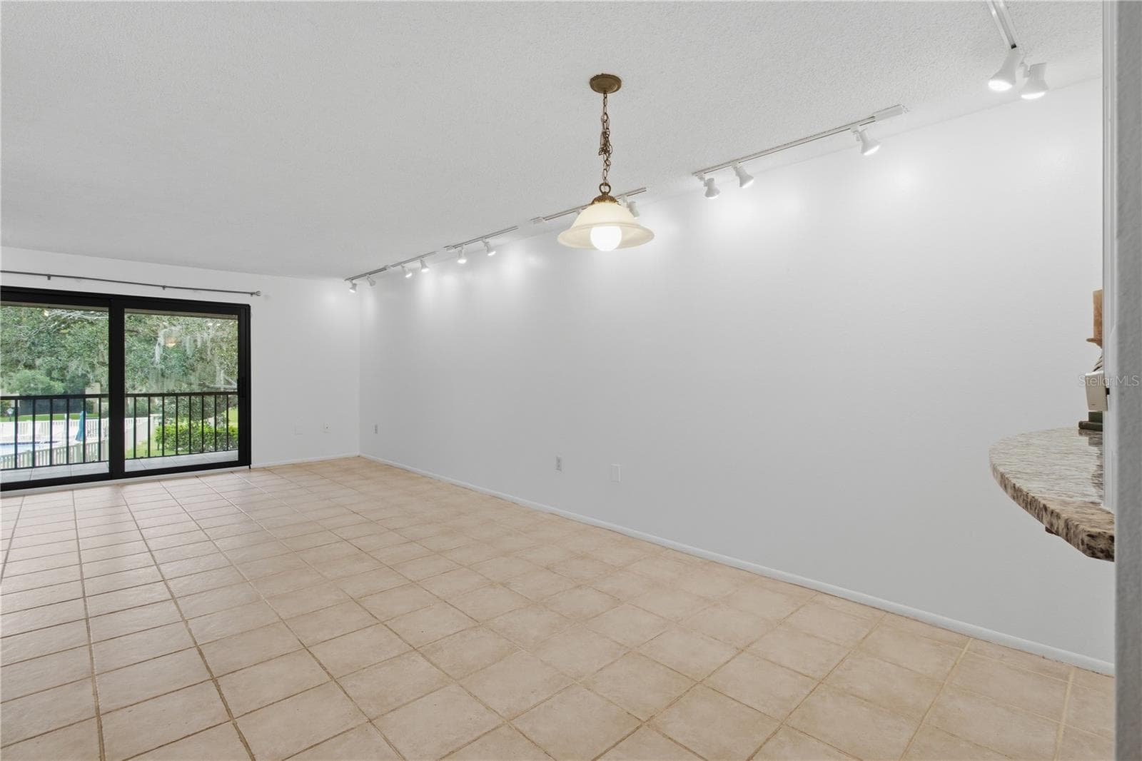 Great room - 2448 CLUBHOUSE DR #202, SARASOTA