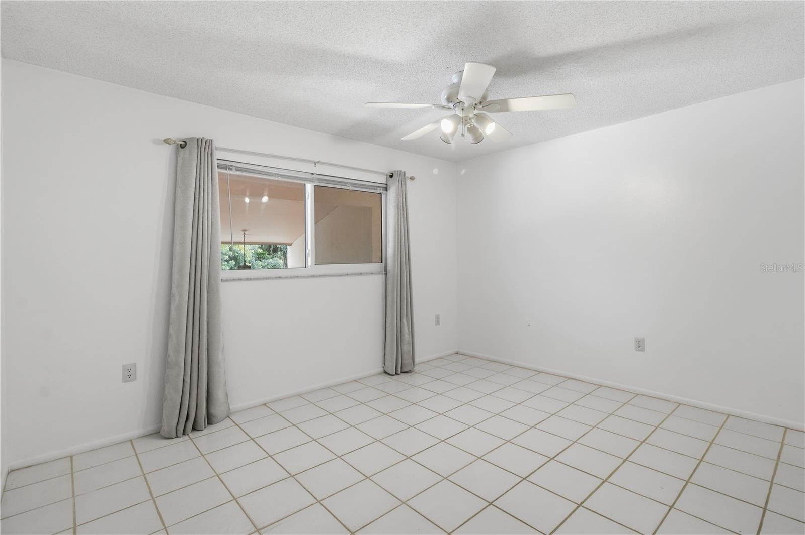 Guest Bedroom - 2448 CLUBHOUSE DR #202, SARASOTA