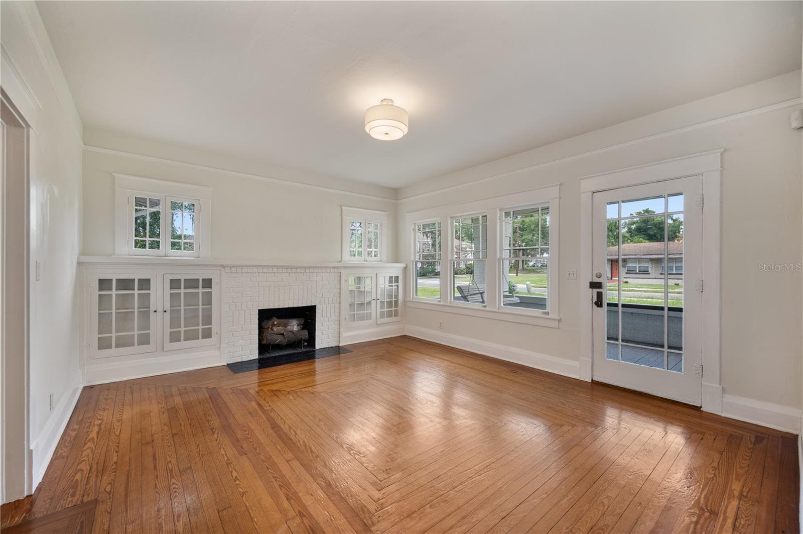 Living room with gas fireplace - 816 S INGRAHAM AVE, LAKELAND