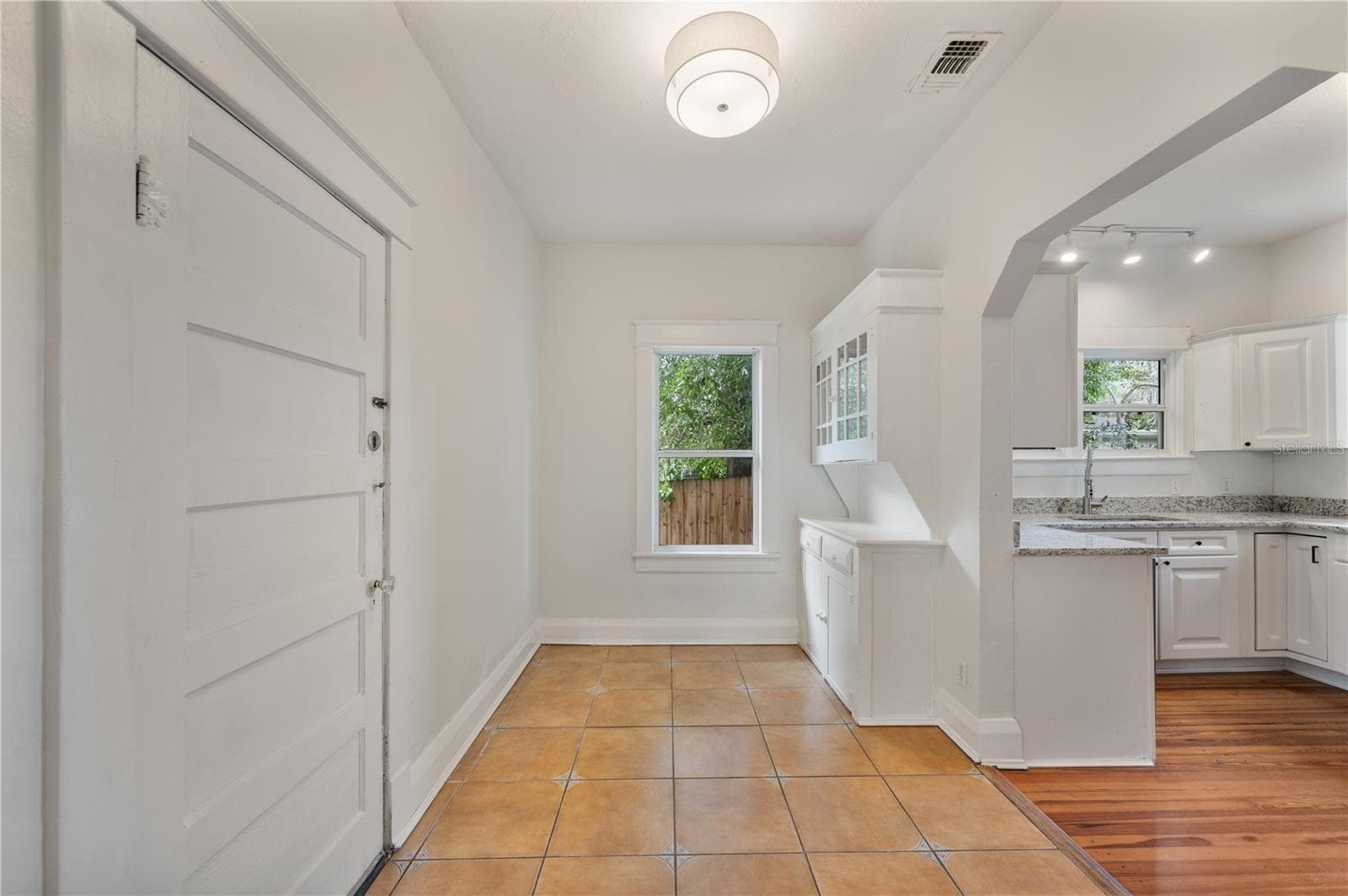 Dinette eating space with original built-in hutch - 816 S INGRAHAM AVE, LAKELAND
