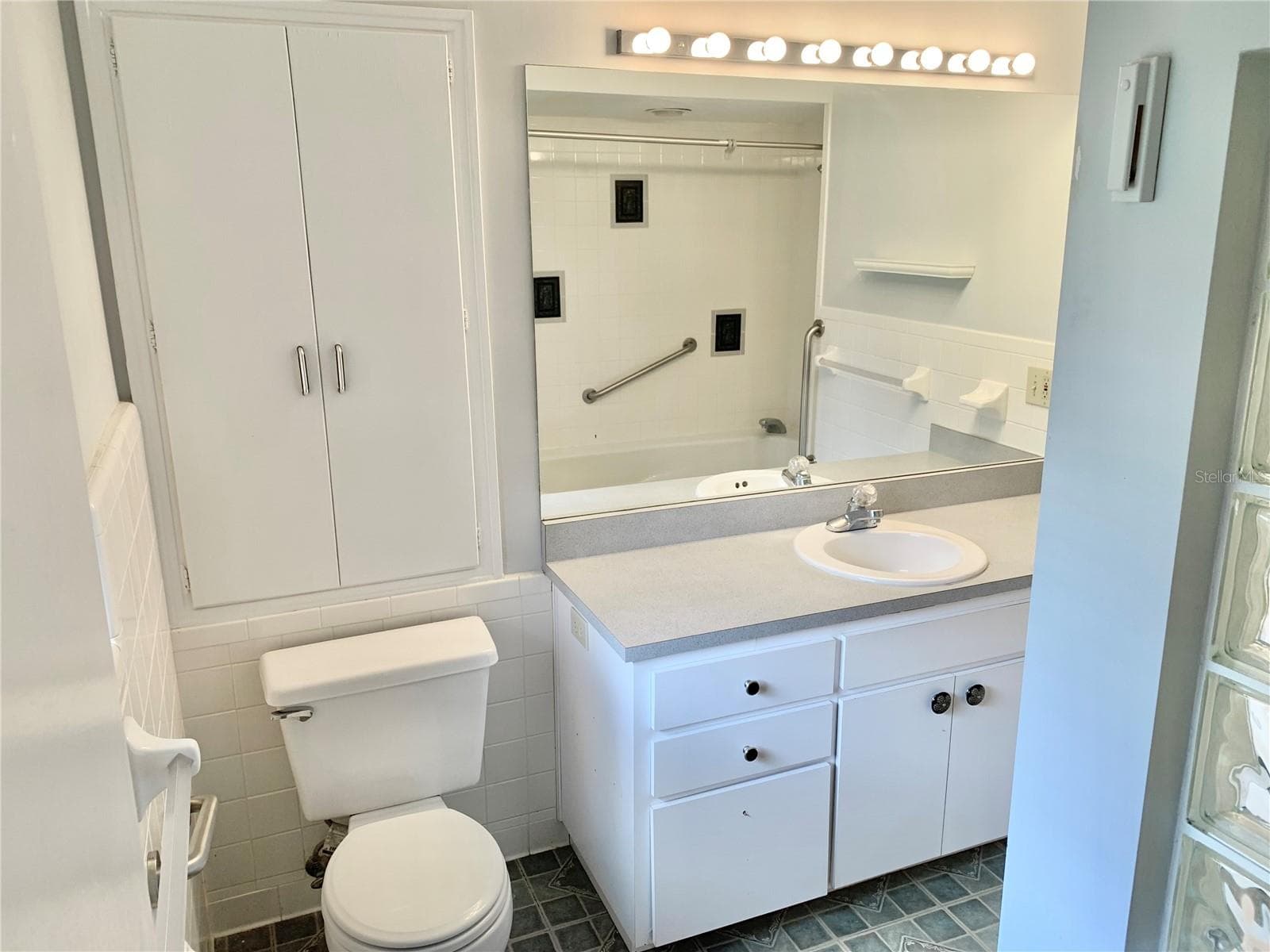 Primary Bath - 2238 NW 16TH AVE, GAINESVILLE