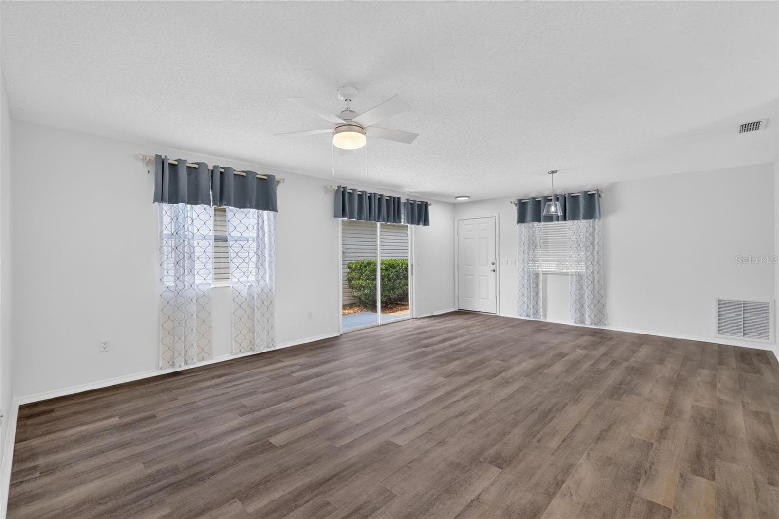 Villa at 1606 CAMPOS DR, THE VILLAGES, photo 14 of 43