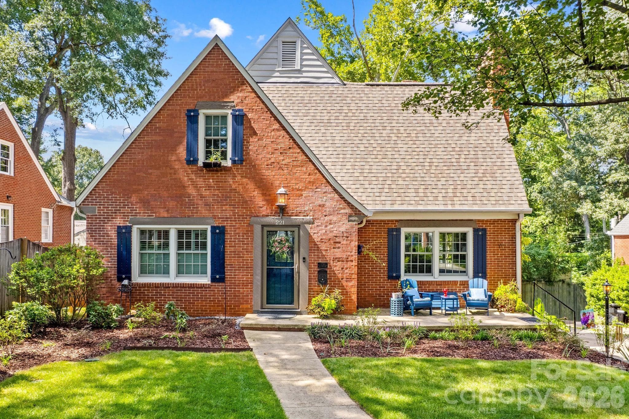 Single Family Residence at 221 Woodrow Avenue, High Point, photo 4 of 47