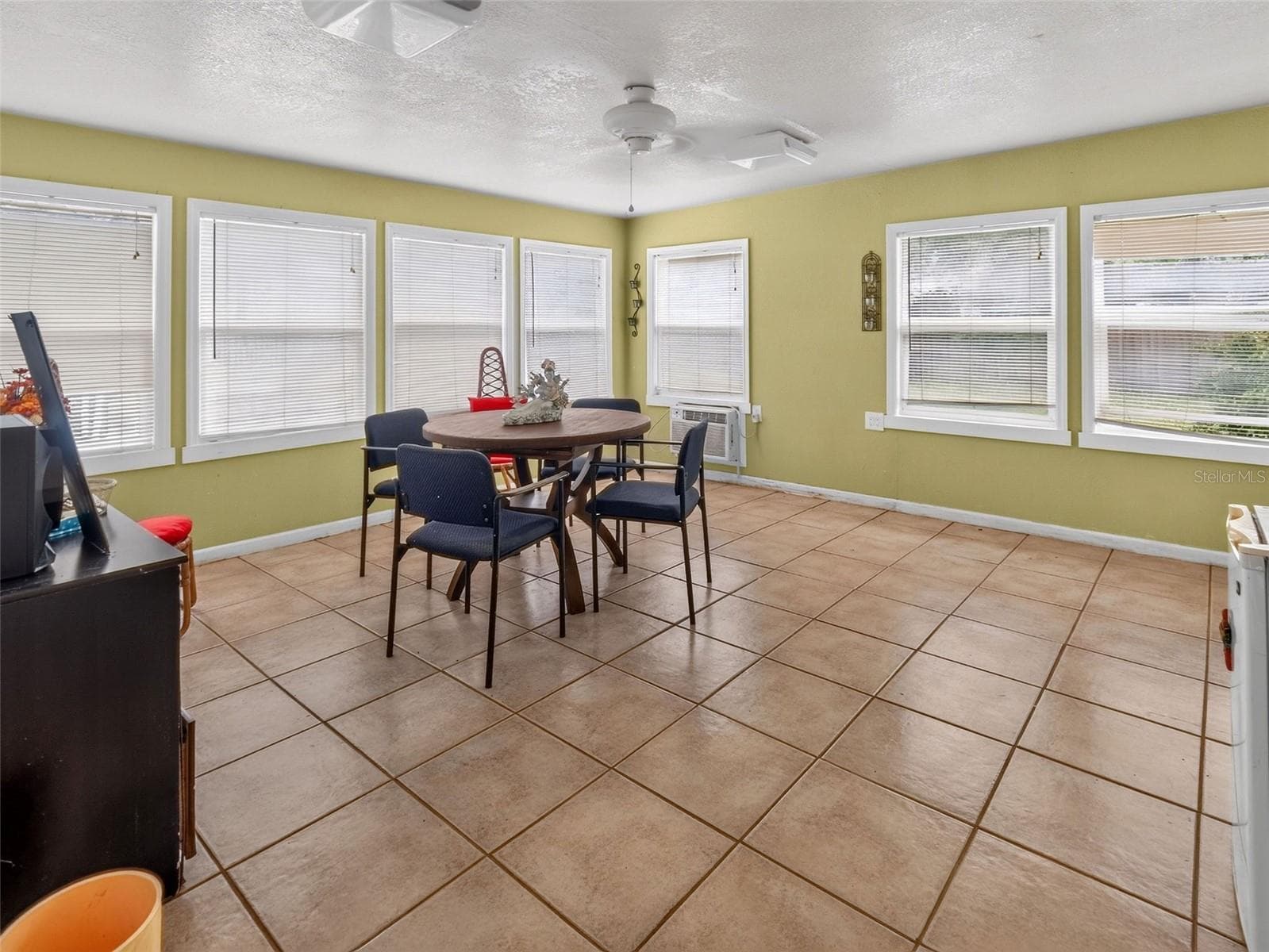 Single Family Residence at 8516 TWIN LAKE BLVD, TAMPA, photo 37 of 50