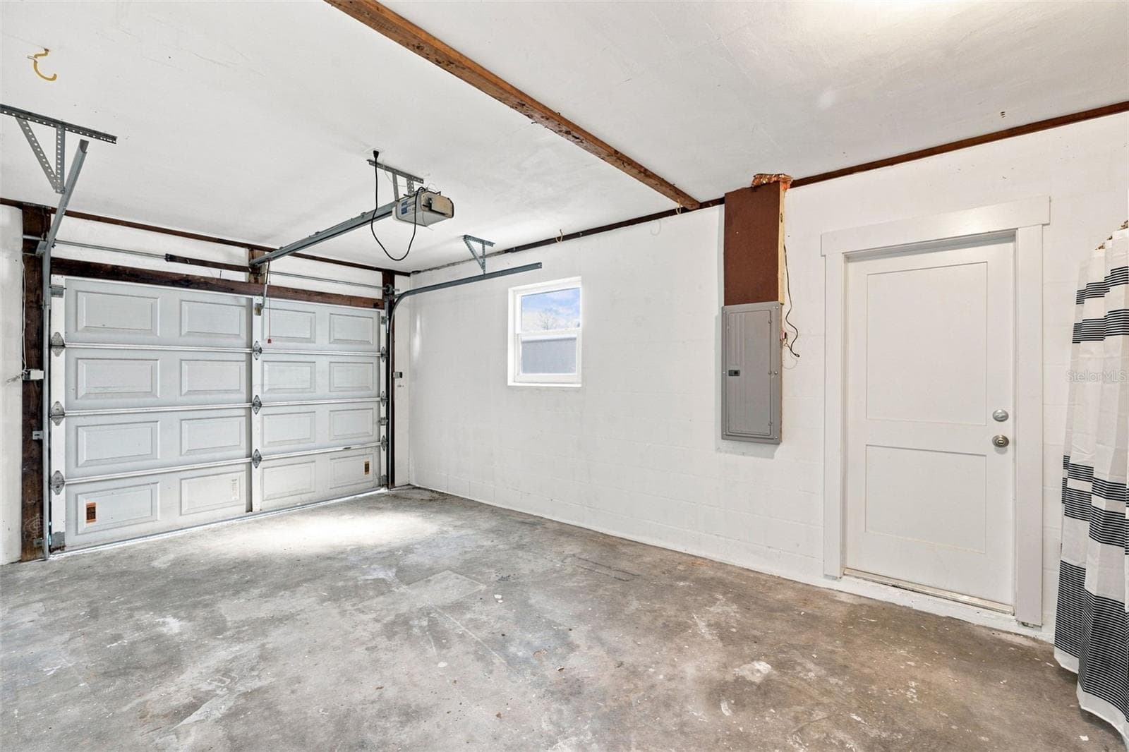Oversize one car garage to park out of the heat. - 360 145TH AVE E, MADEIRA BEACH