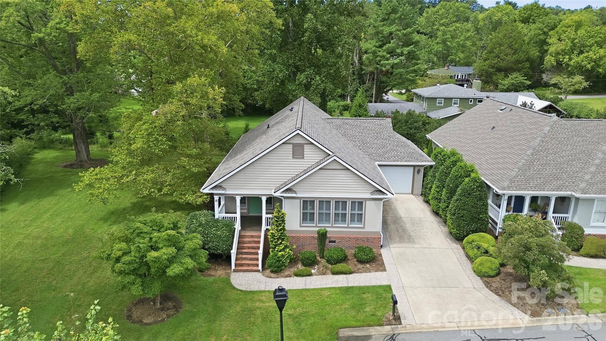 Private cul-de-sac setting with mature growth - 18 Creekside Way, Asheville
