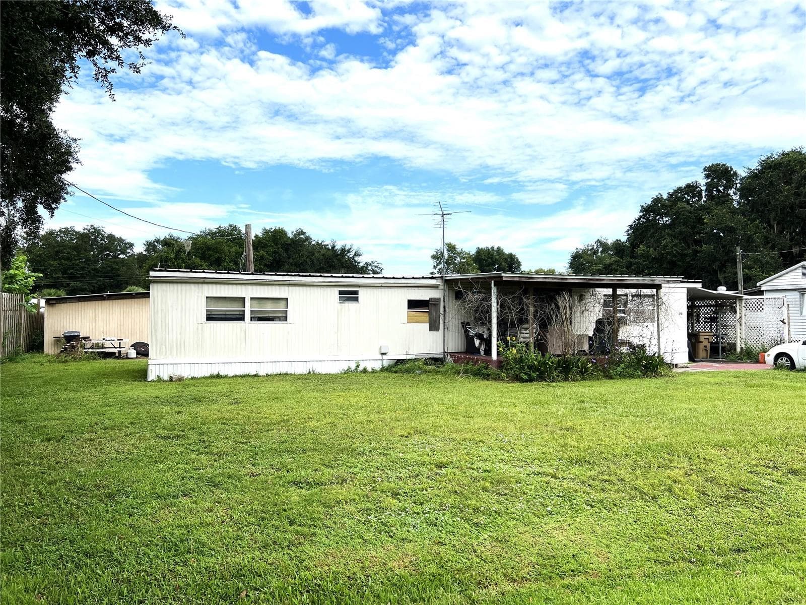 170 N OAK DR